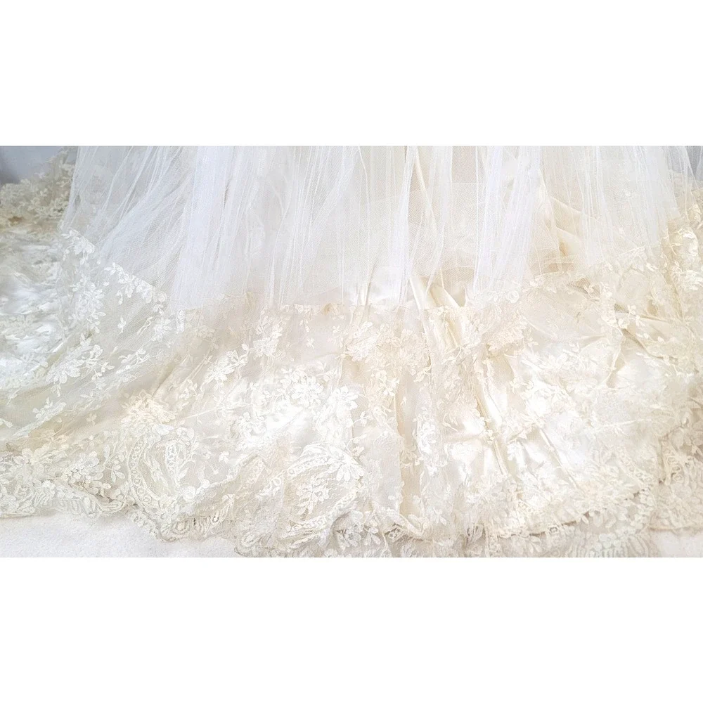 Vintage 1950s Lace Tulle Wedding Dress Illusion Neck Train XS Bridal